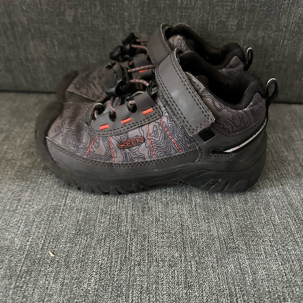 Keen Targhee kids hiking  Shoes size 9